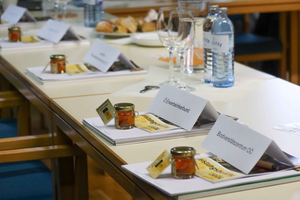 Informationsveranstaltung "Dialogforum Vespa Velutina" im Imkereizentrum für Vertreter*innen der betroffenen Branchen in OÖ.